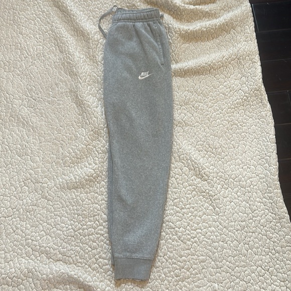 Men’s Gray Nike Sweatpants - Picture 4 of 4
